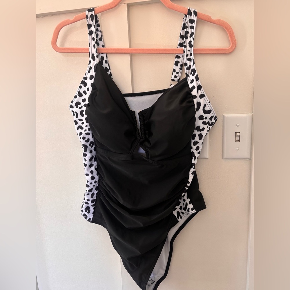 NWOT Black and White One Piece Swimsuit 1XL